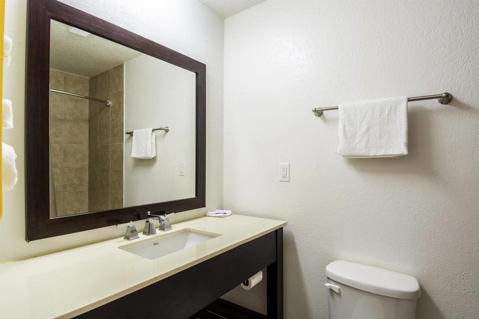 Econo Lodge Airport Near Billy Graham Parkway Charlotte Eksteriør billede