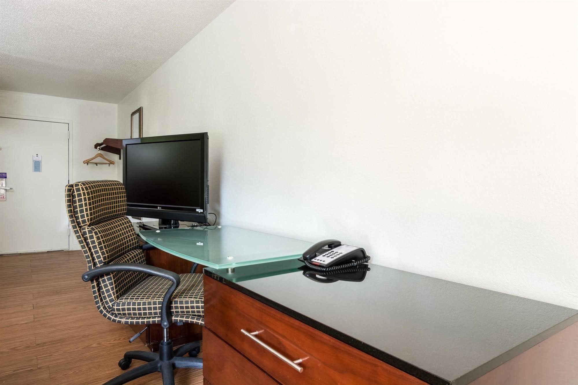 Econo Lodge Airport Near Billy Graham Parkway Charlotte Eksteriør billede